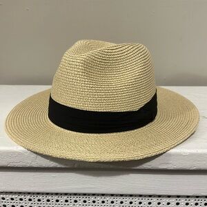 NEVER WORN Straw beach sun hat